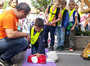 iHELP seminar oživljana z uporabo defibrilatorja. Predstavitev iHELP mobilne aplikacije