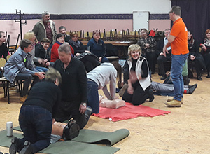 iHELP seminar oživljana z uporabo defibrilatorja. Predstavitev iHELP mobilne aplikacije